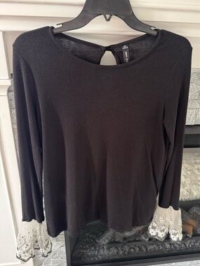 Design Lab Lord & Taylor Top Women’s Black Long-Sleeve White Lace Cuffs